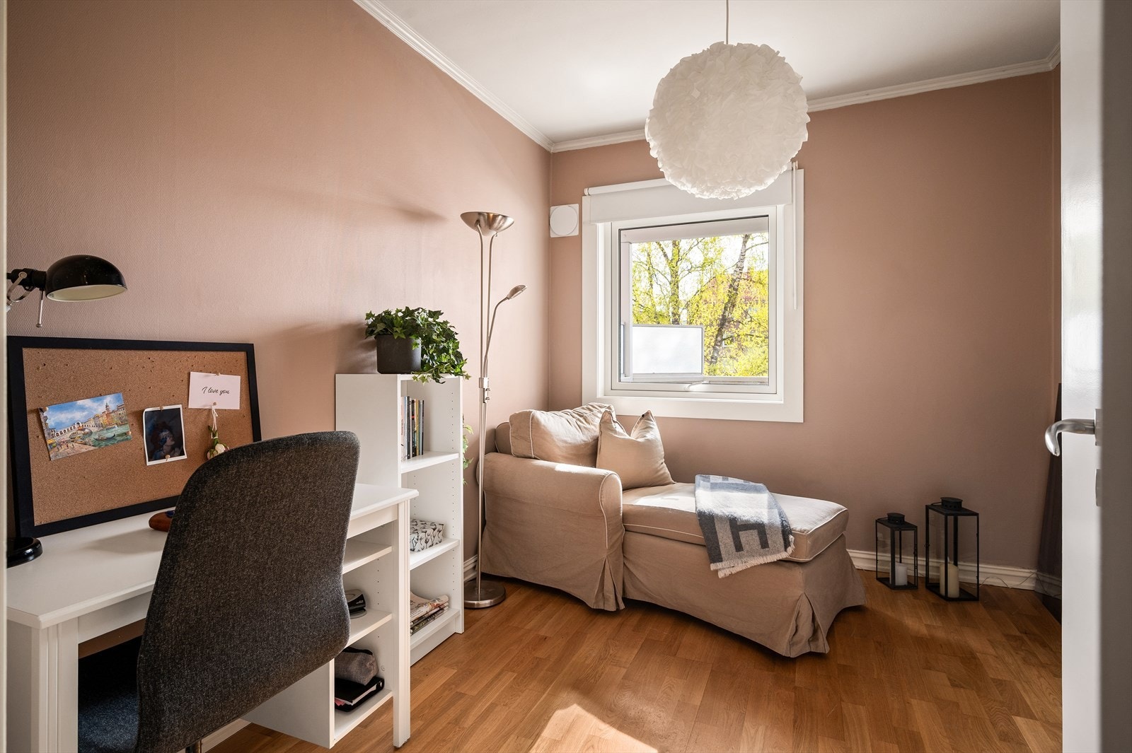 Soverom to er også av god størrelse og passer perfekt som gjesterom, kontor eller barnerom. Galleribilde