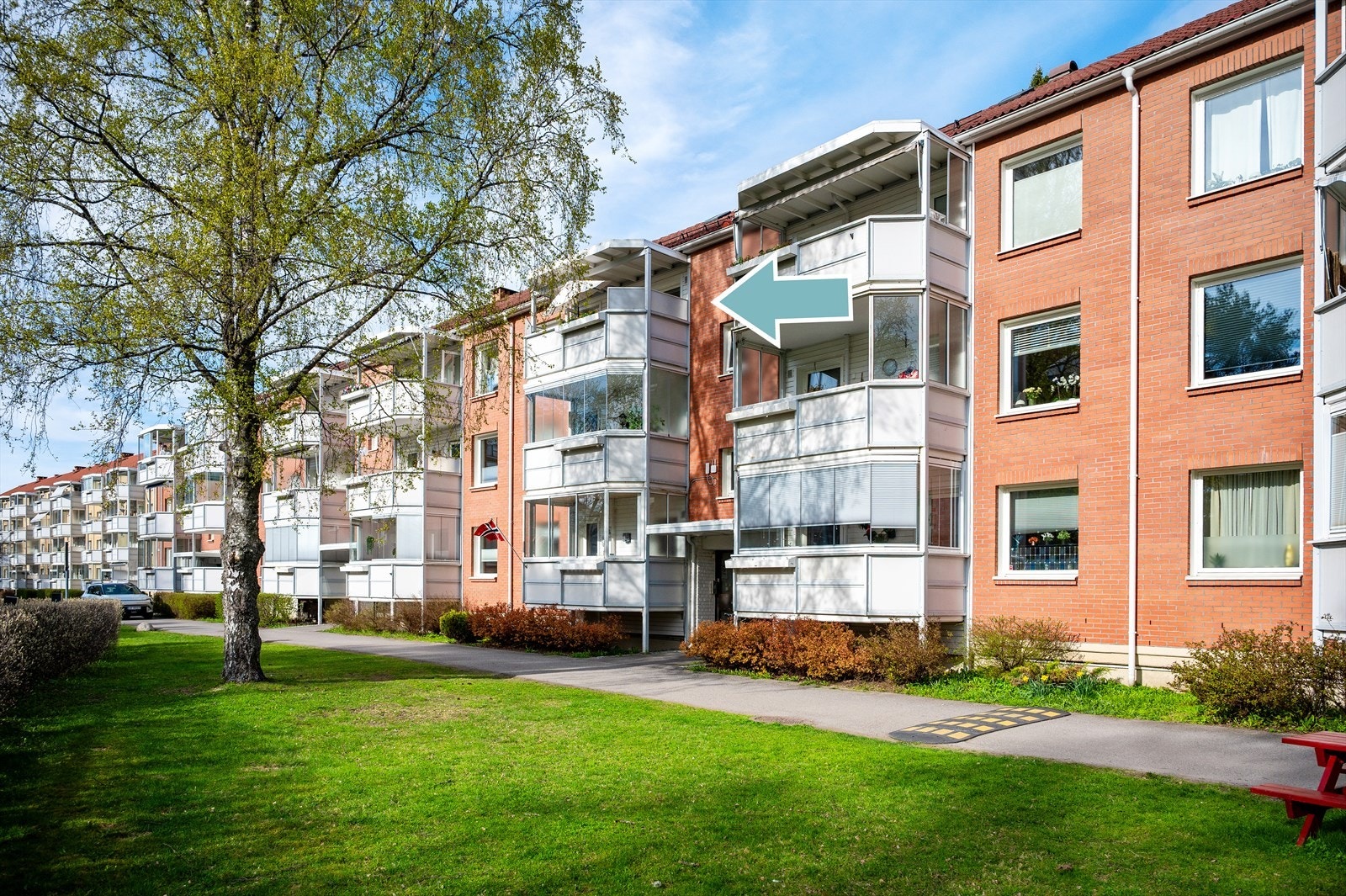 Leiligheten ligger fint til i toppetasjen og byr på gode lagringsmuligheter med 3eksterne boder i tillegg til innvendig kott. Galleribilde