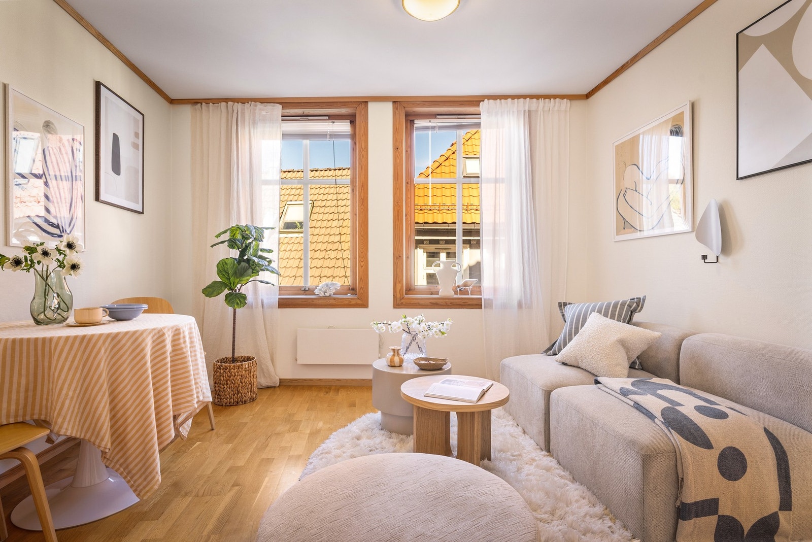 Godt lysinnslipp fra vest Galleribilde