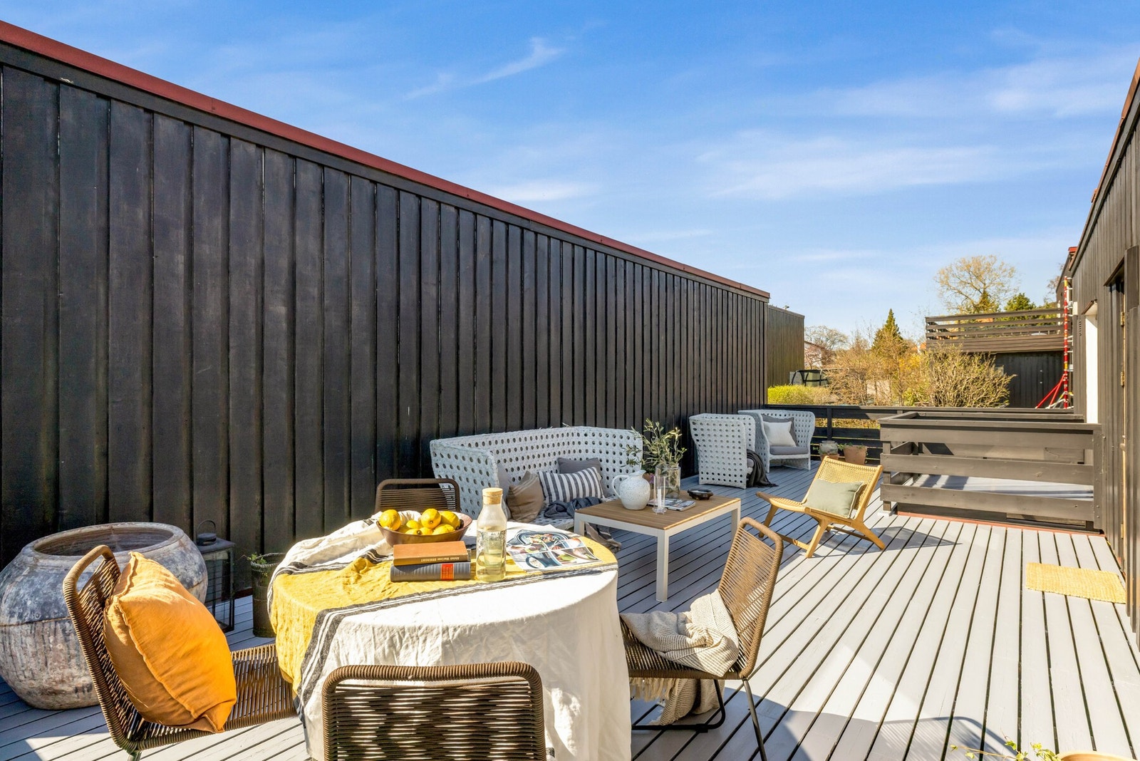 Det er meget god plass på terrassen! Galleribilde