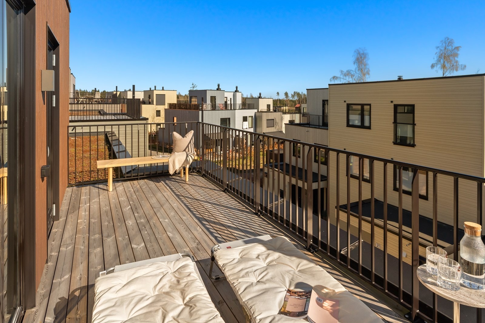 Her kan solen nytes fra morgen til kveld i rolige og skjermede omgivelser Galleribilde