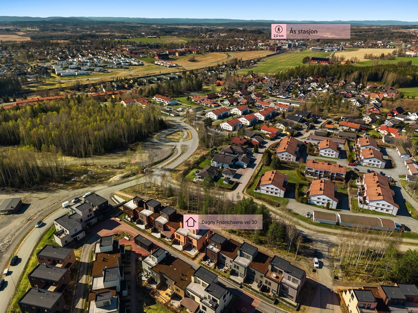 Kort vei til skole, barnehage, kollektivtransport og fine turmuligheter i marka. Galleribilde