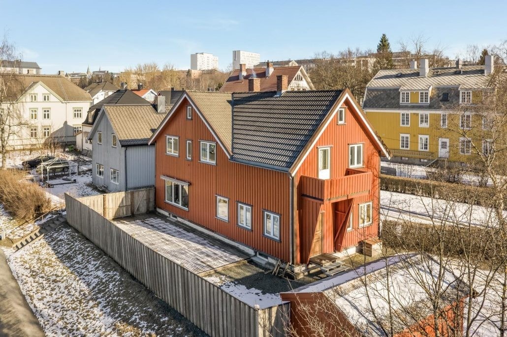 Fasade. Sentral beliggenhet like ved Lerkendal Galleribilde
