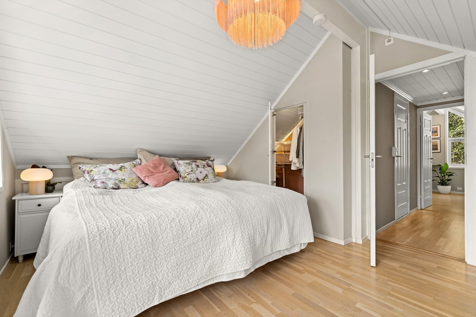 Soverom med utgang til balkong - perfekt for morgenkaffen Galleribilde
