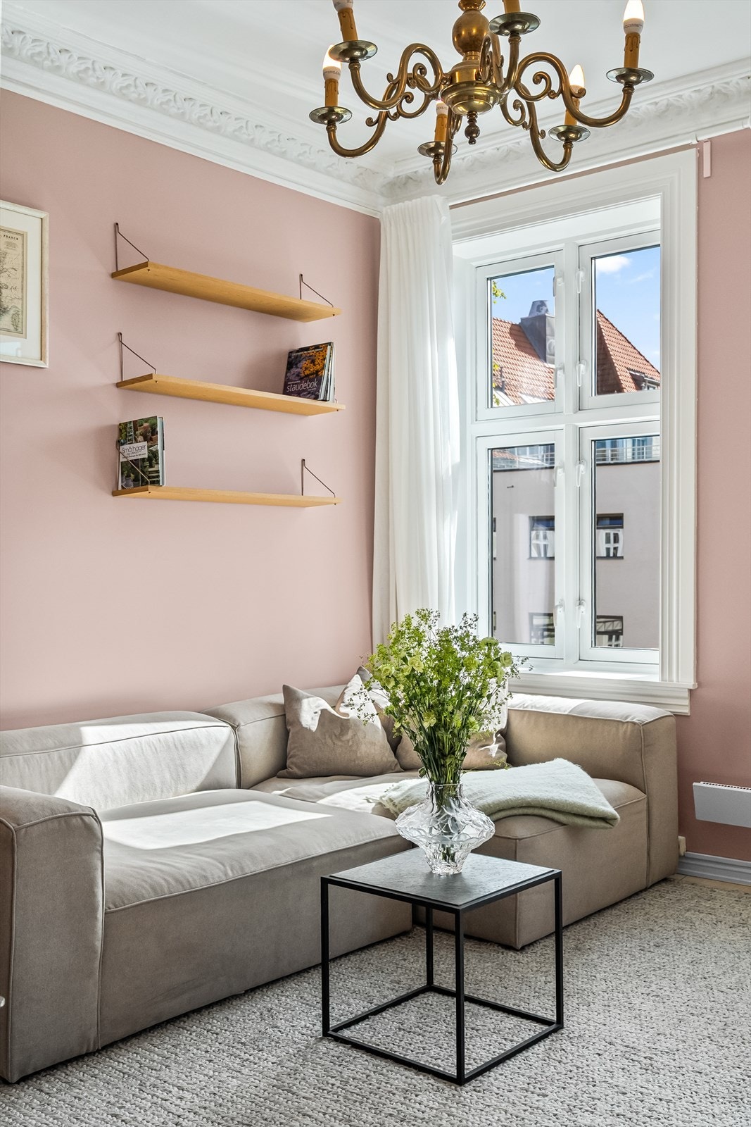 Glatte malte overflater i hele leiligheten. Galleribilde