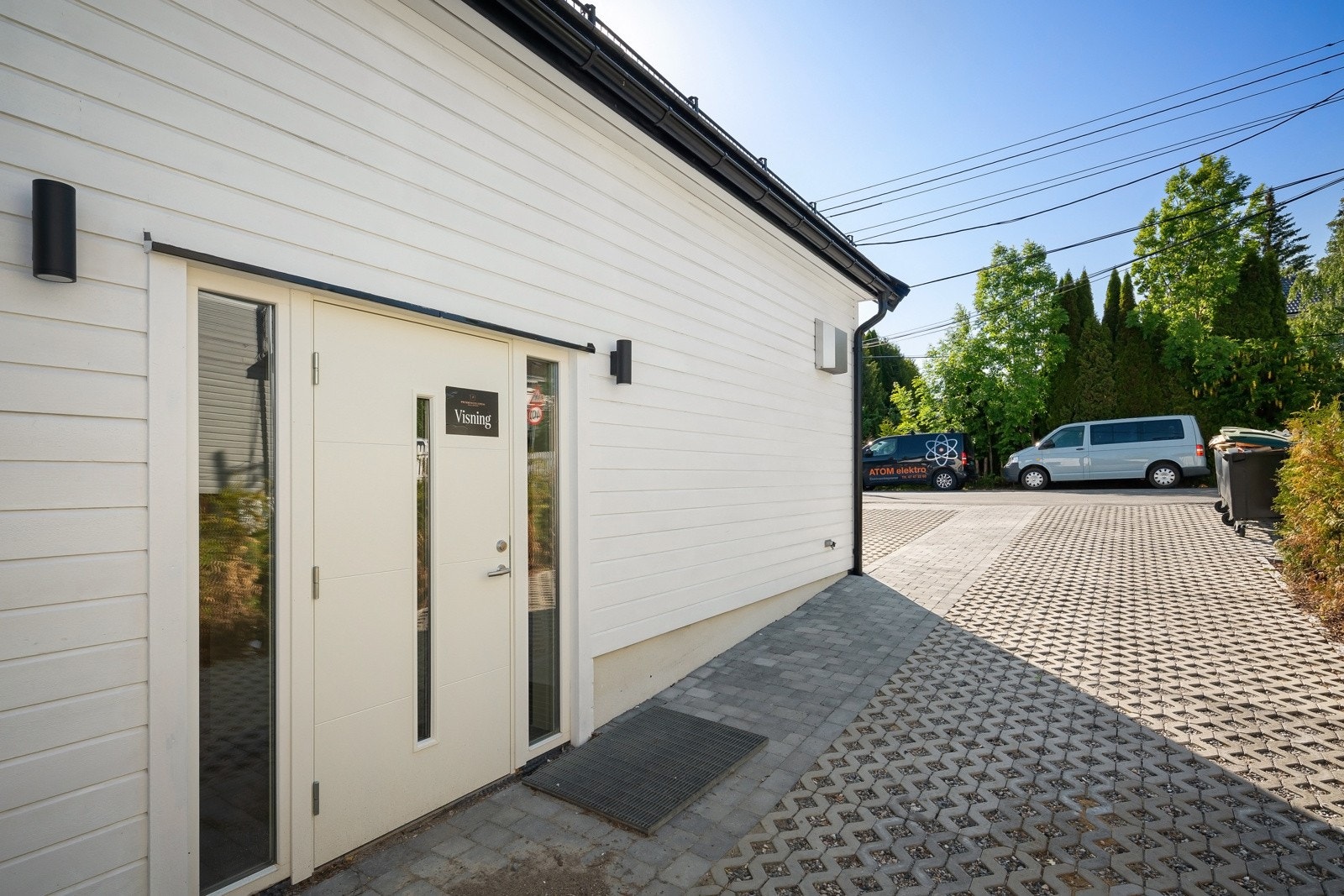 Inngangsparti - Biloppstillingsplasser Galleribilde