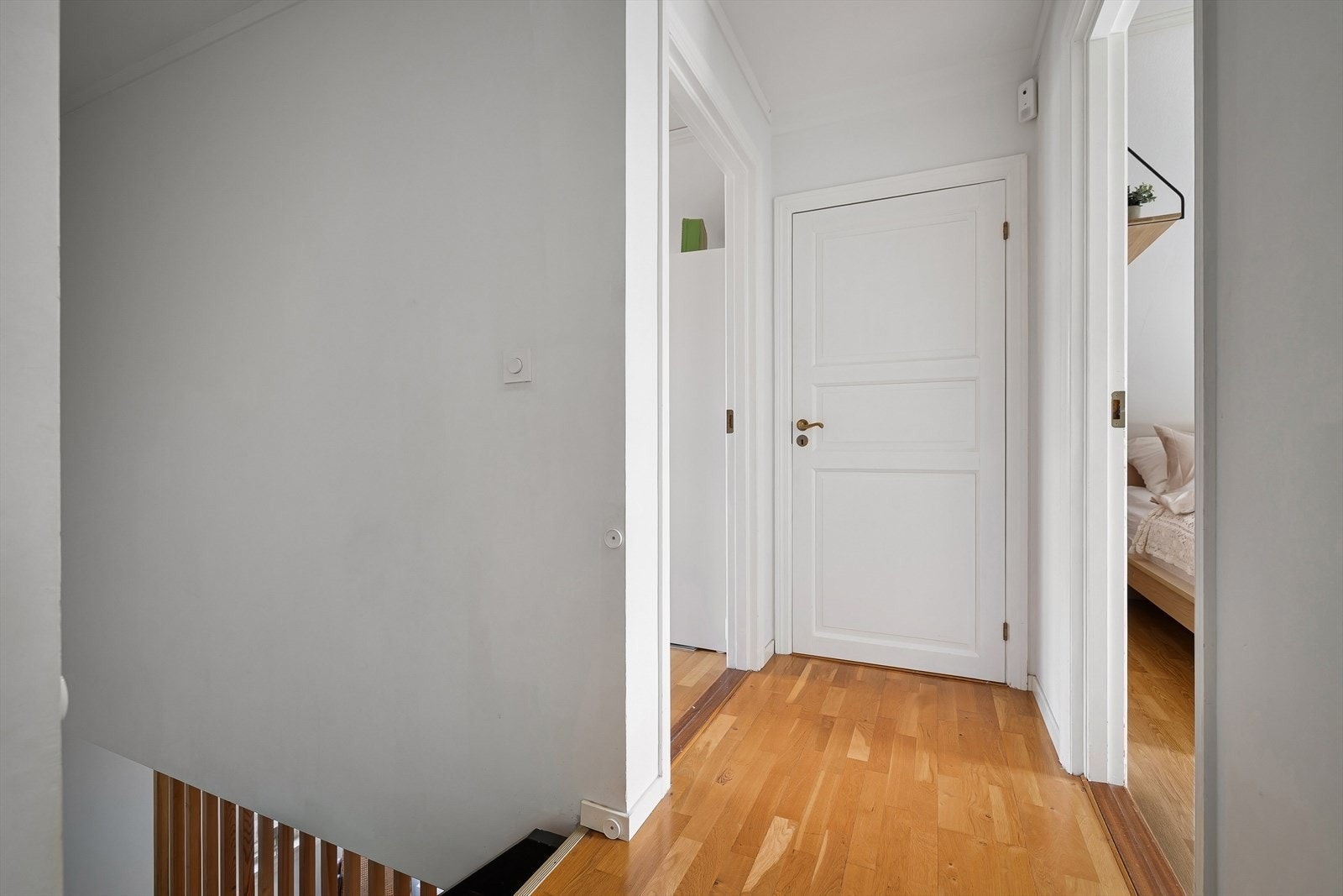 I 2. etasje er det gang, bad og tre soverom. Galleribilde