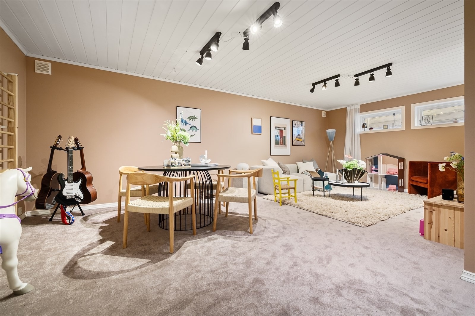 Innredet kjellerstue, opprinnelig trimrom/hobbyrom. Galleribilde