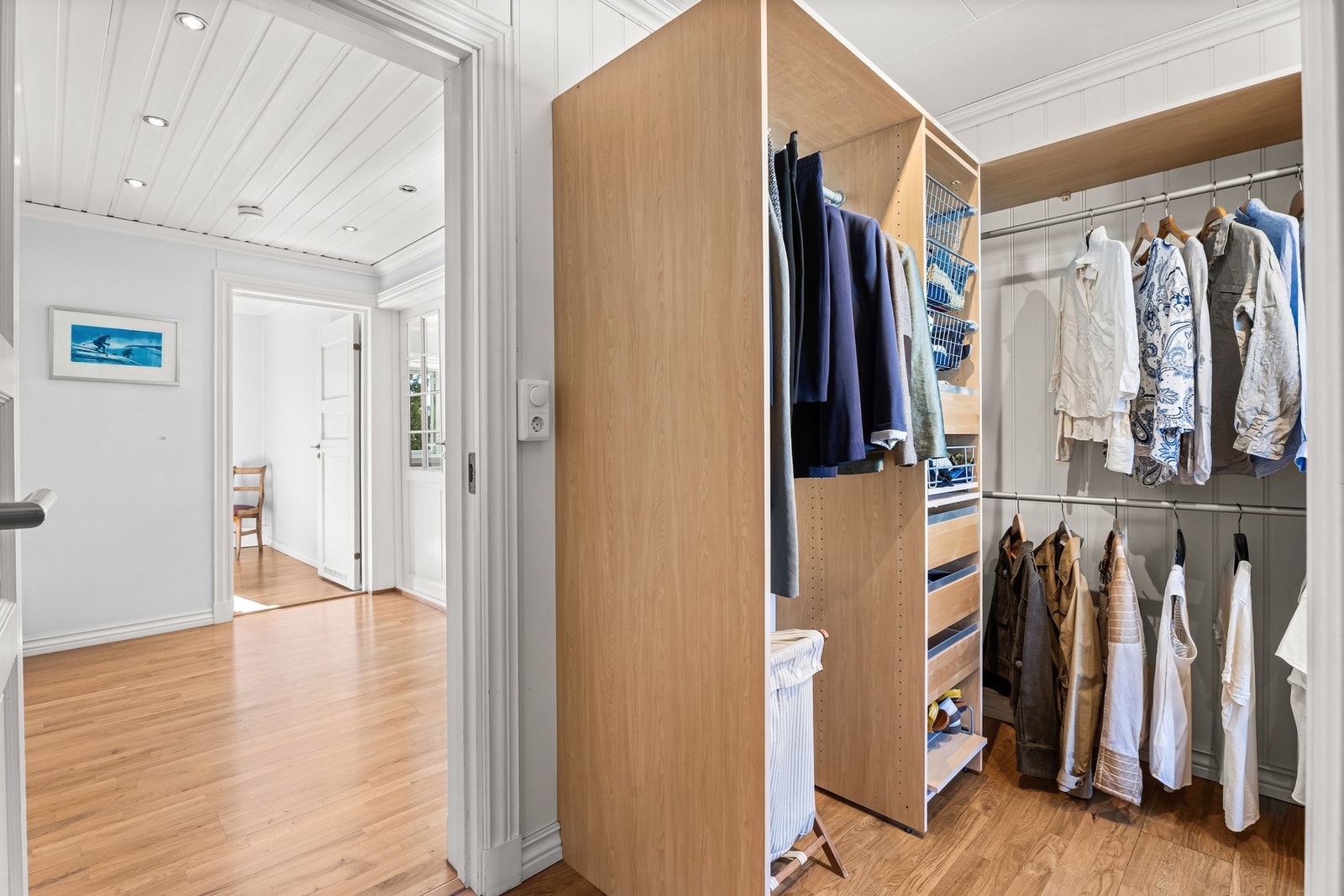 Garderoben/soverom har også adkomst fra gangen. Galleribilde