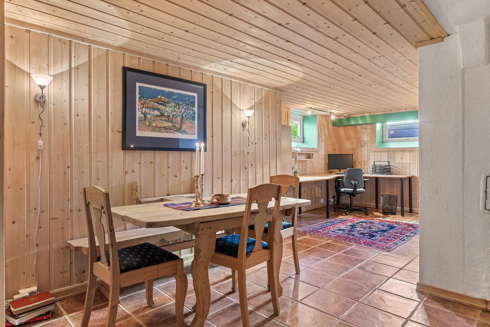 Kjelleretasjen hvor et rom i dag brukes som kontor og kjellerstue. Galleribilde