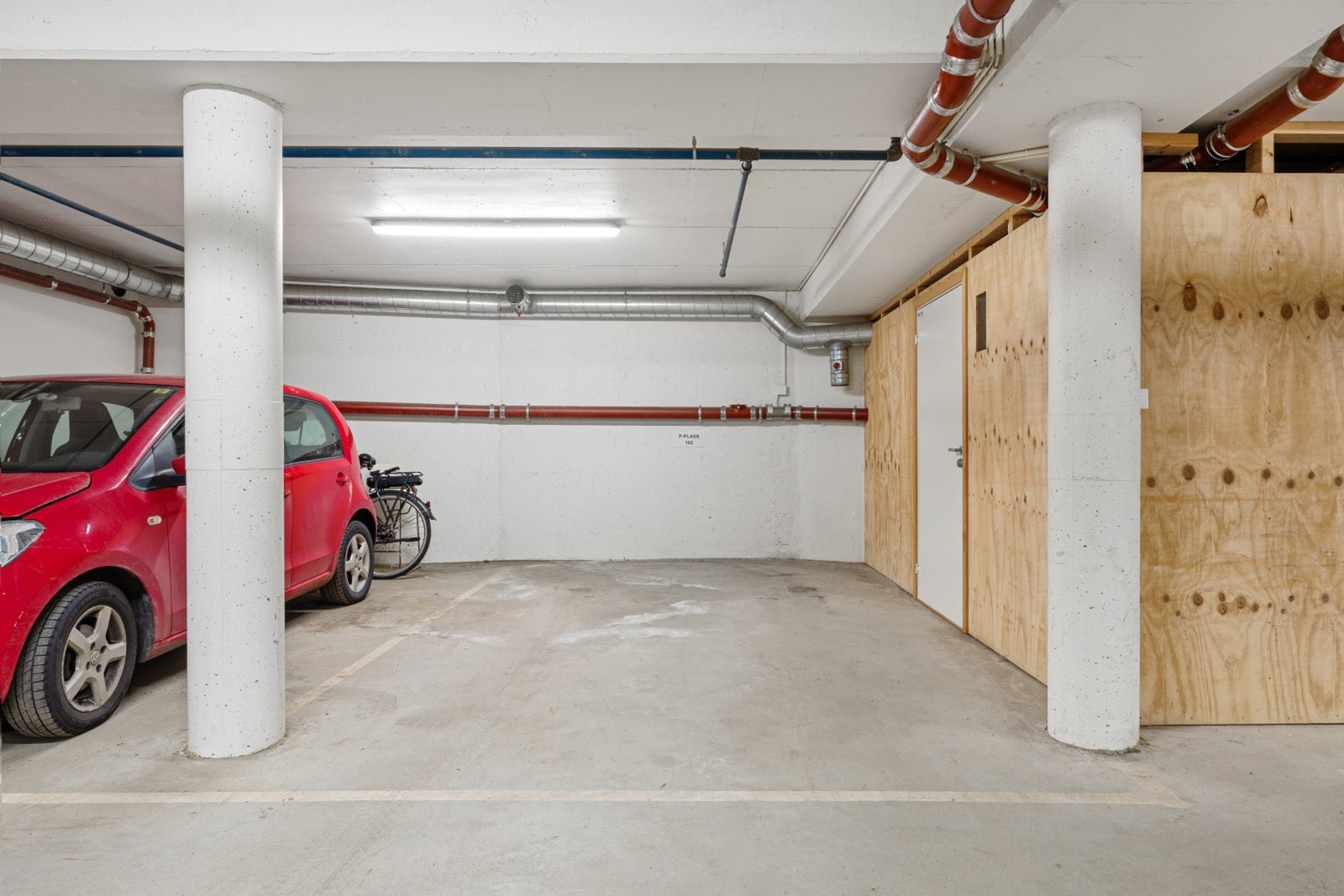 Garasjeplass i lukket garasjeanlegg Galleribilde