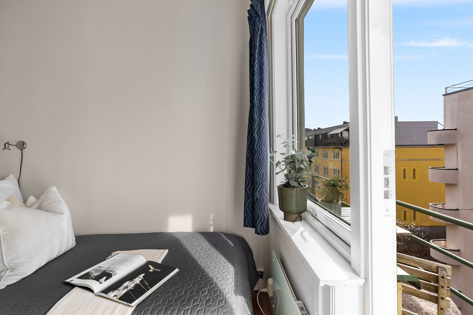 Soverom 2 med utgang til brannbalkong Galleribilde