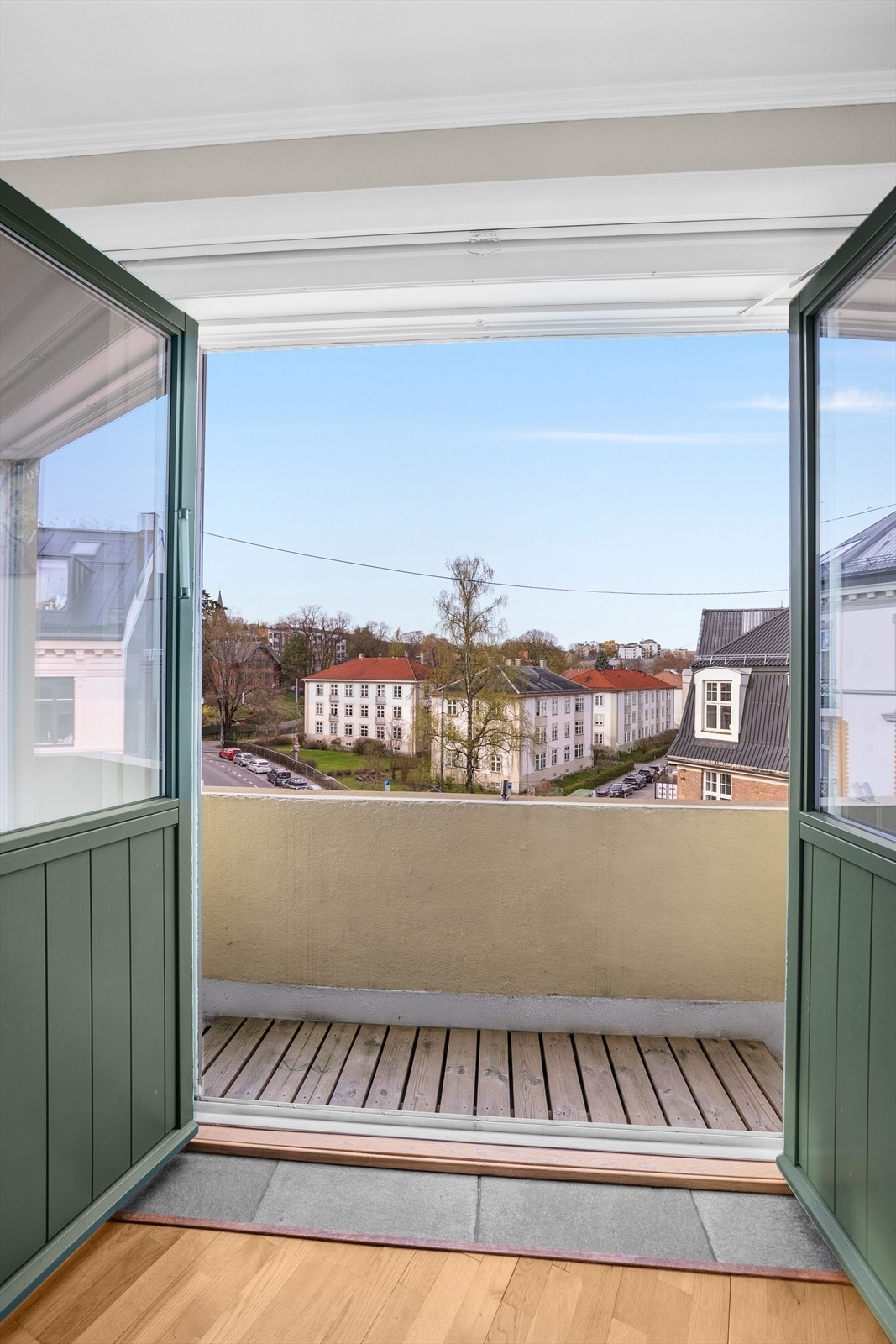 Fransk luftebalkong på 1 med adkomst direkte fra stuen Galleribilde