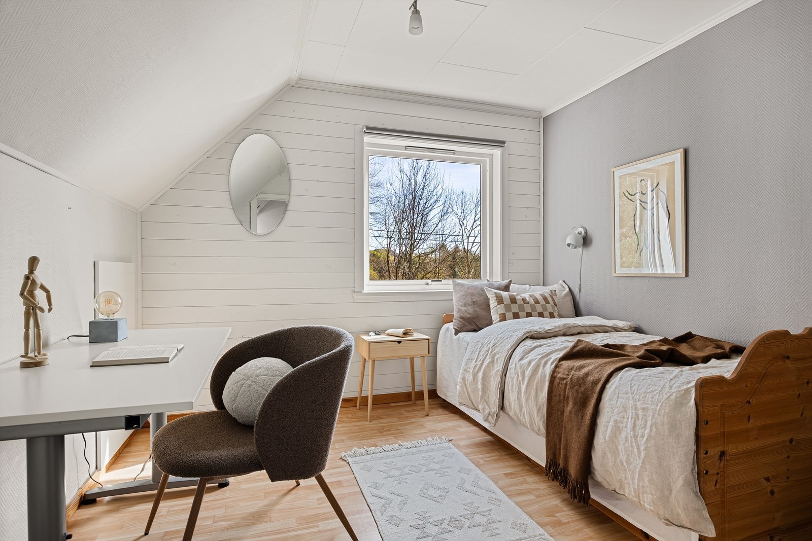 Det andre soverommet er på 9m² med plass til seng og skrivepult | Galleribilde