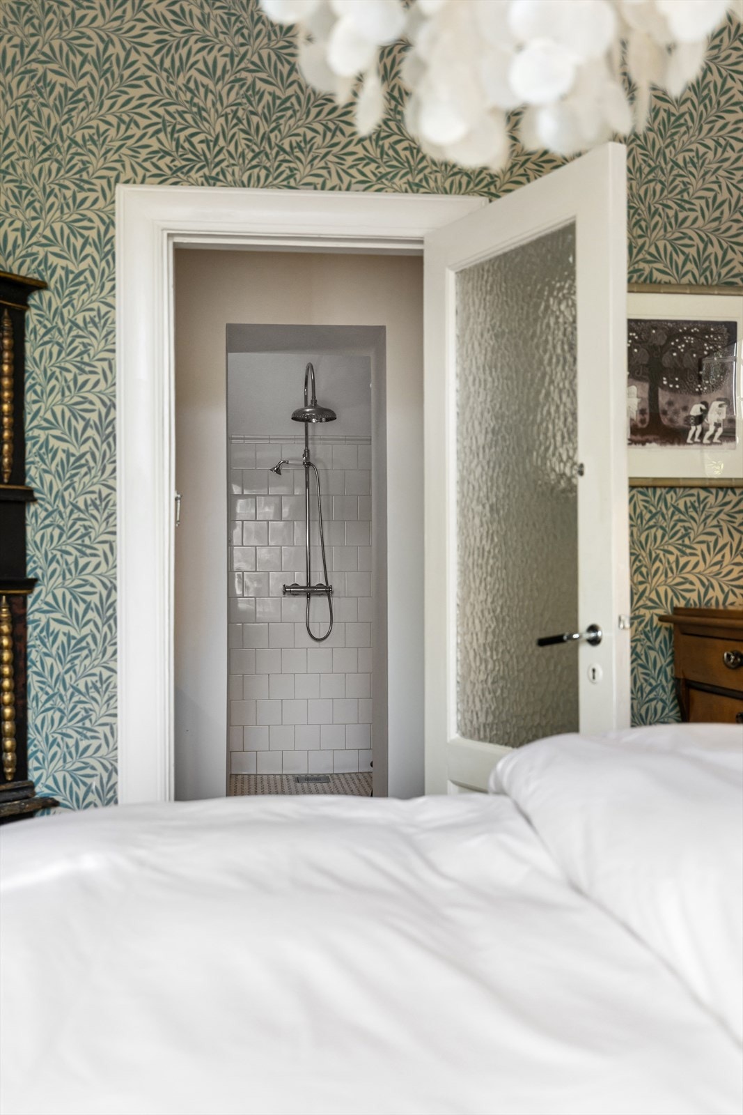 Hovedsoverom har har direkte ankomst til garderobe og badet. Galleribilde