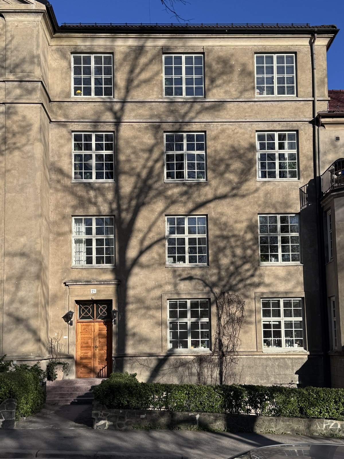 Ærverdig gård fra 1928. Galleribilde