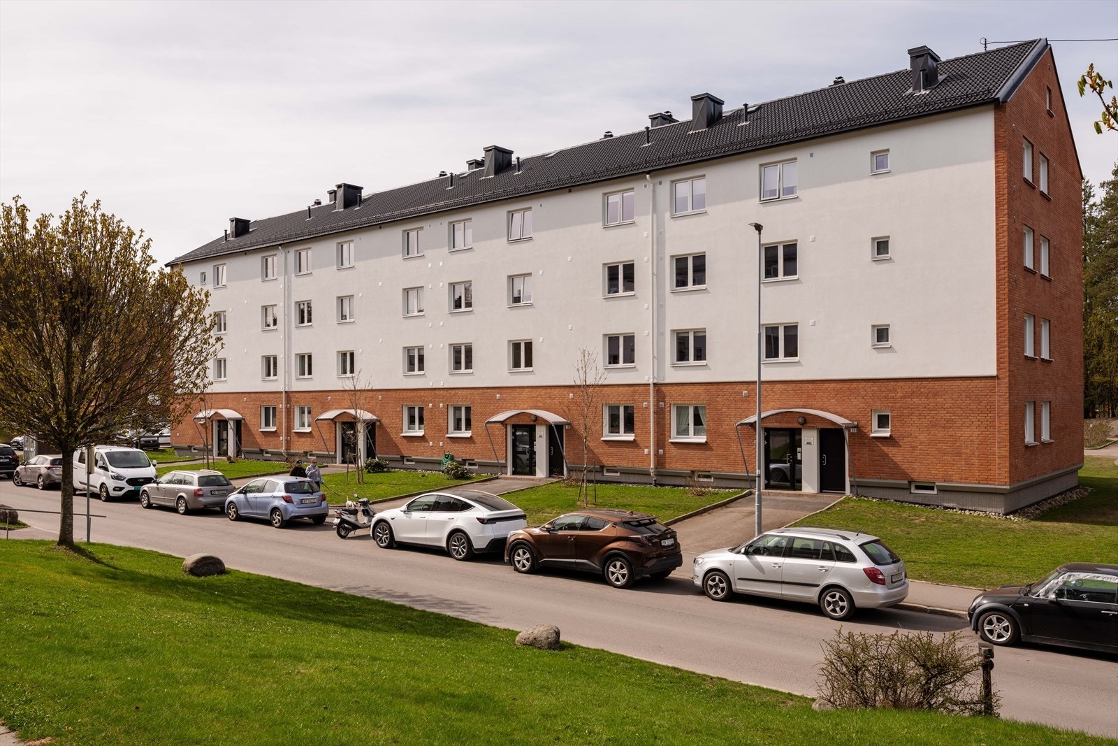 Leiligheten ligger i et rolig og familievennlig borettslag på Lambertseter, med store grøntområder og kort vei til servicetilbud. Galleribilde