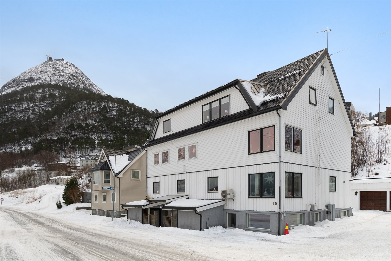 Leiligheten har overbygget inngangsparti Galleribilde