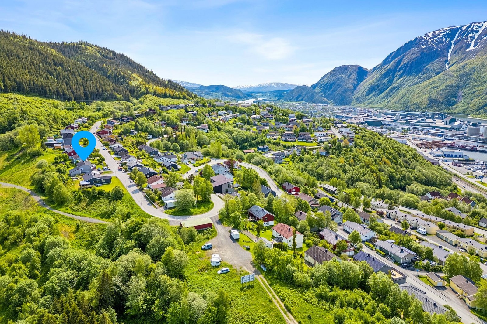 Boligen ligger pent til med nærhet til turområder. Galleribilde