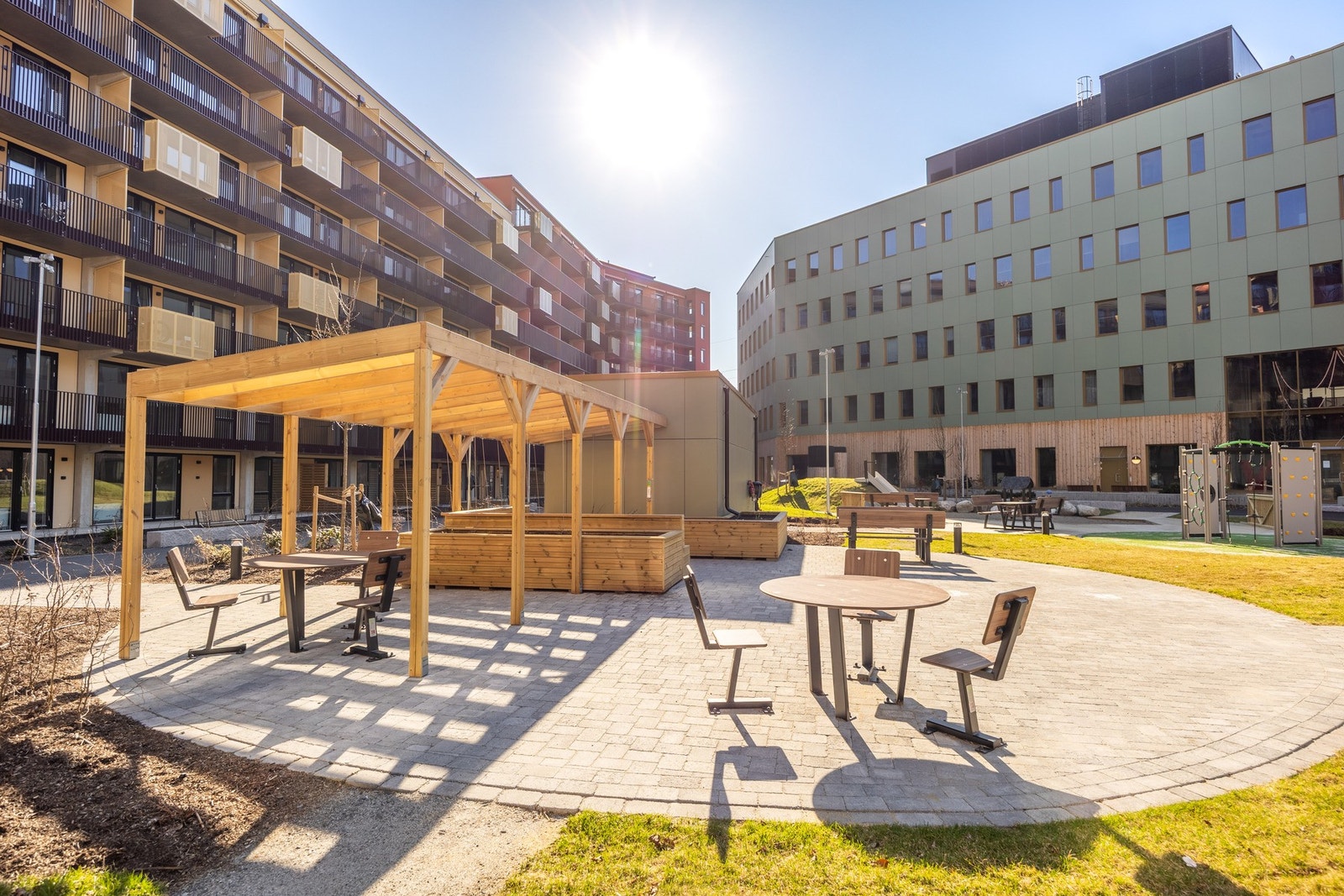 Pen felles bakgård. Galleribilde