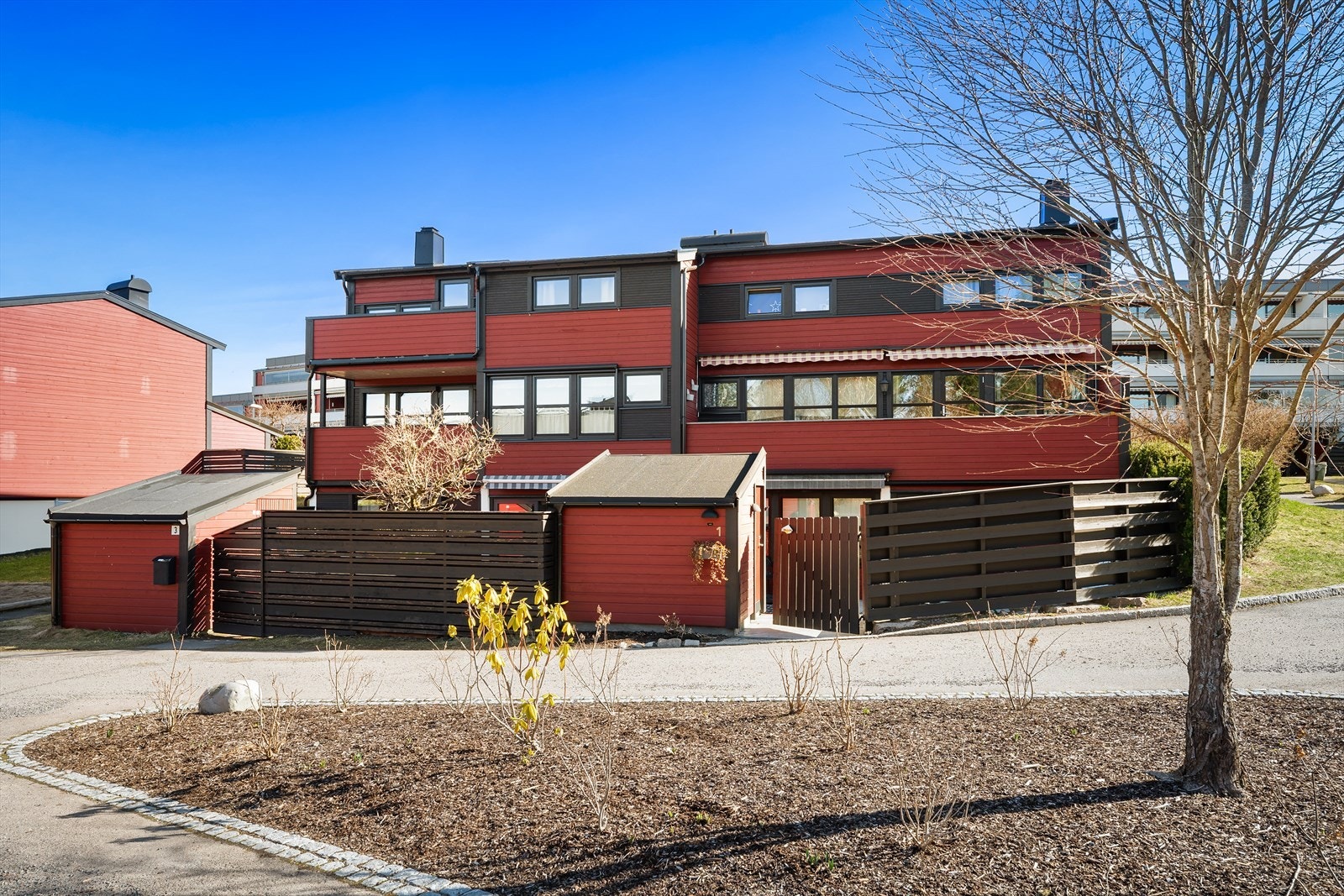 Boligen ligger i et meget attraktivt og barnevennlig boligområde på Nordseter, i bydel Nordstrand i Oslo. Galleribilde