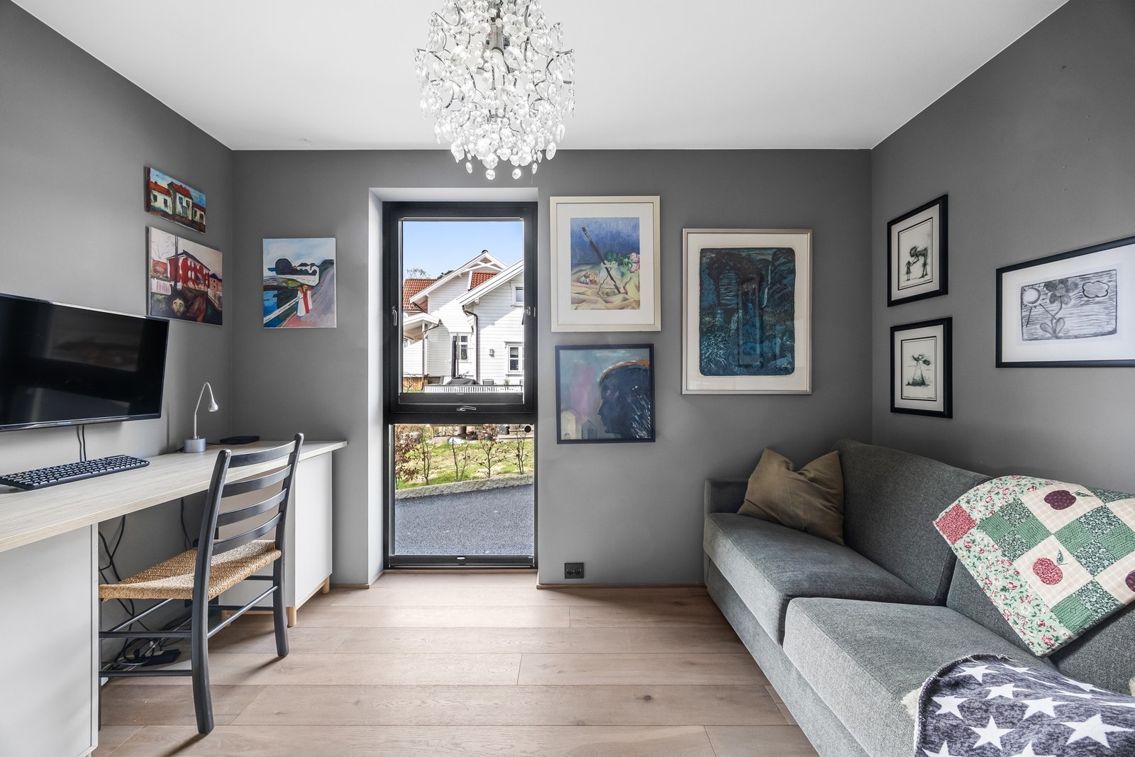 Soverom 2 | God plass til seng, skrivebord etc. Galleribilde
