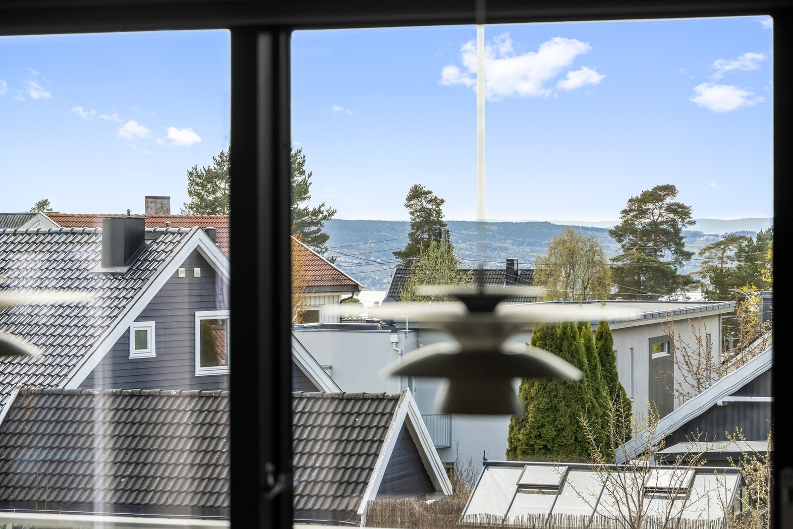 Fra stuen er det en liten sjøgløtt Galleribilde