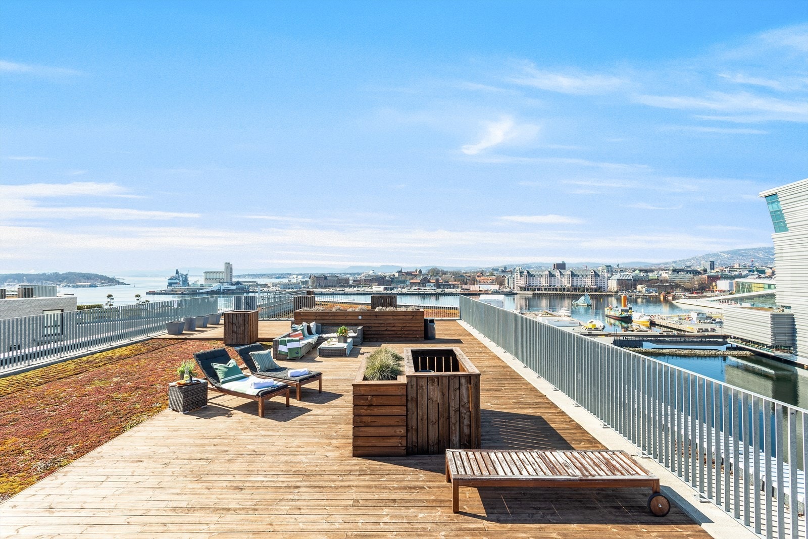 Sameiet har felles takterrasse med panoramautsikt og sol hele dagen. Galleribilde
