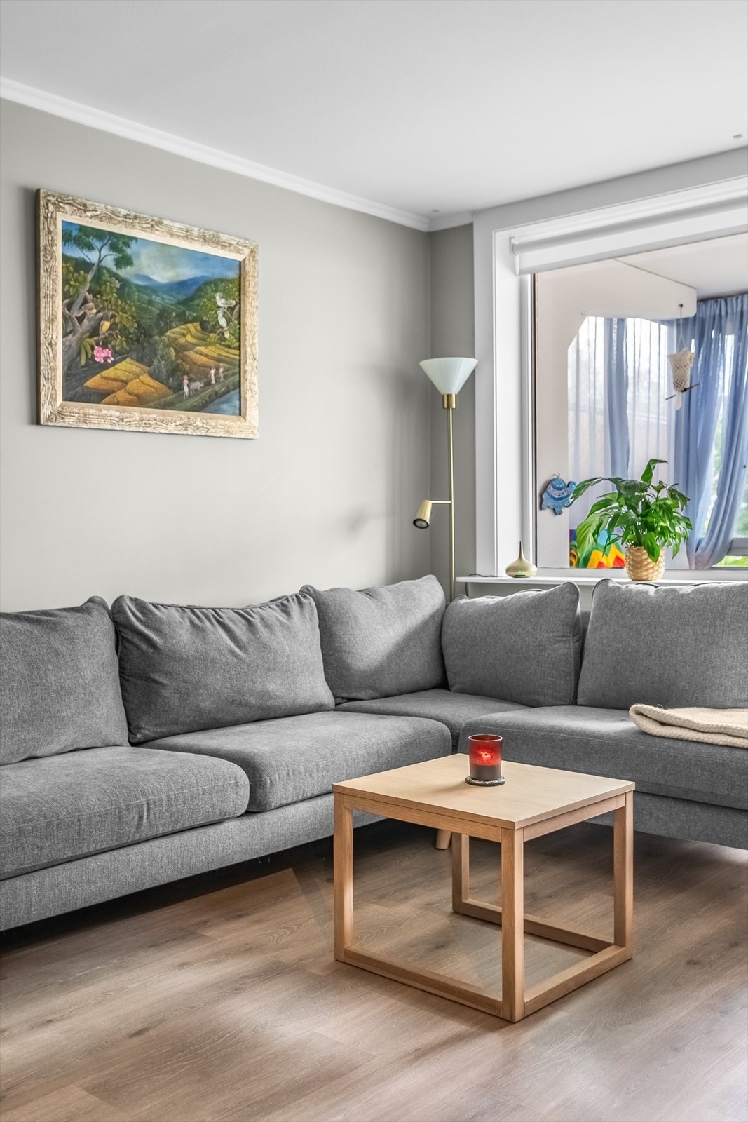 Takhøyden i stuen er målt til solide 2,49 meter. Galleribilde