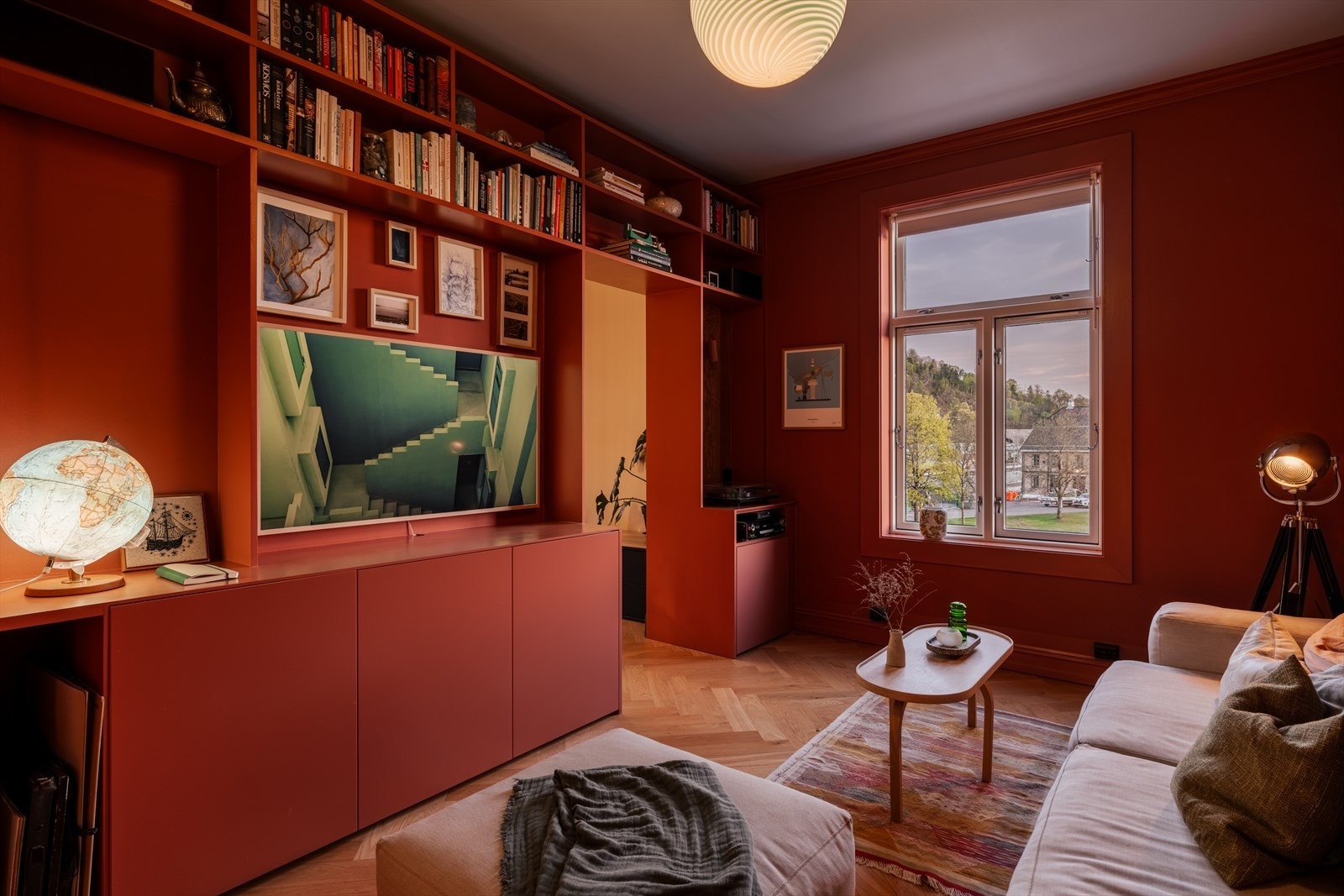 Rommet er idag innredet som stue, men kan enkelt omgjøres til soverom om ønskelig. Galleribilde