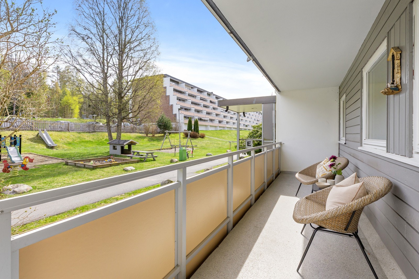 Balkong på ca. 10 m² med plass til sittegruppe Galleribilde