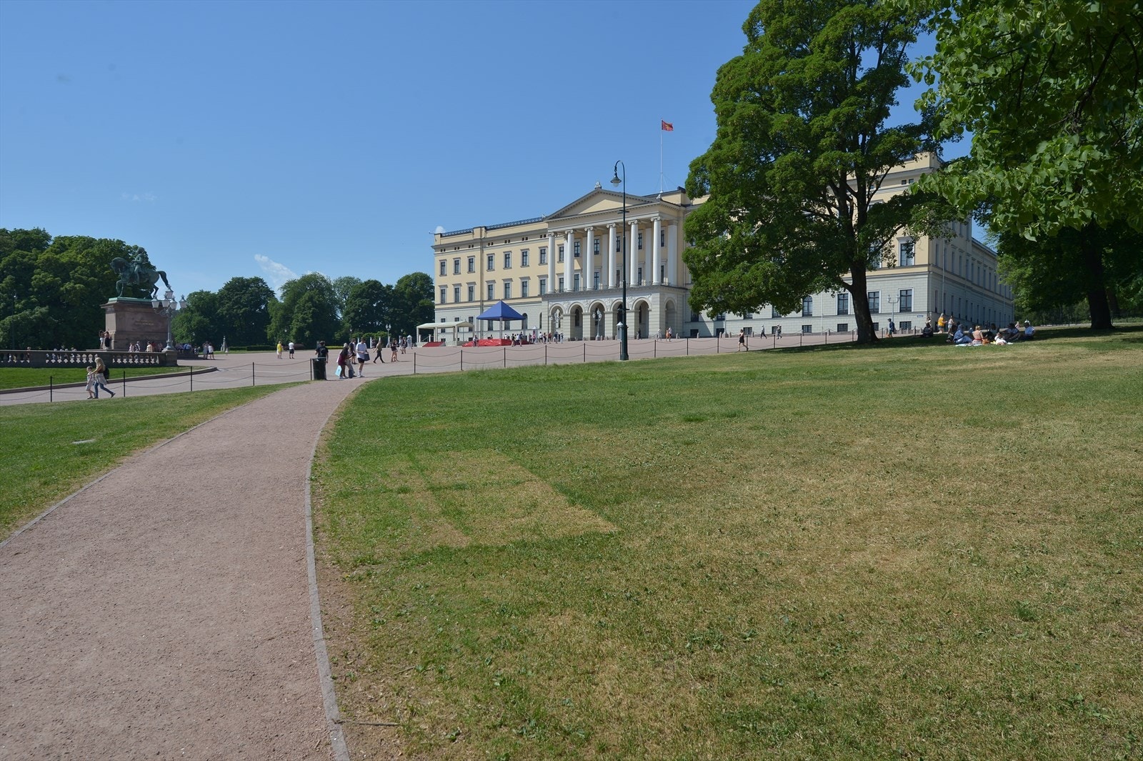 Gangavstand til Slottet og Slottsparken - grønne omgivelser og historiske omgivelser. Galleribilde