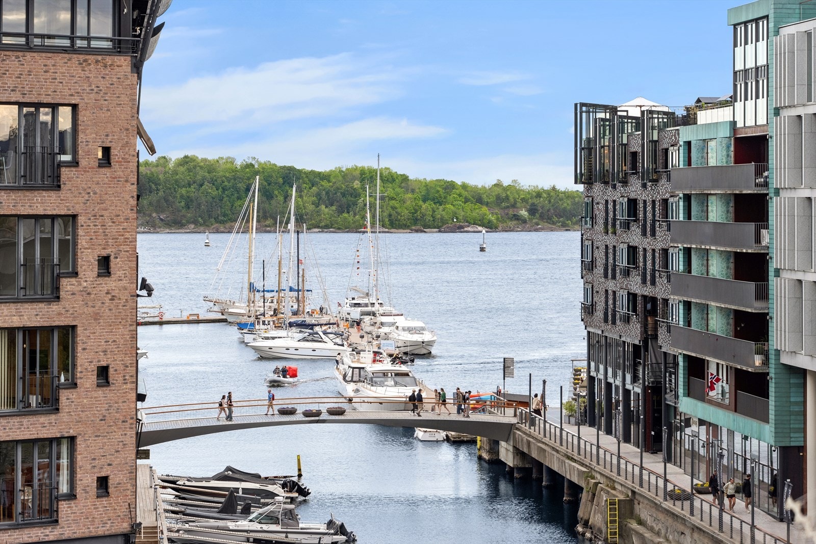 Flott utsikt fra felles takterrasse. Galleribilde