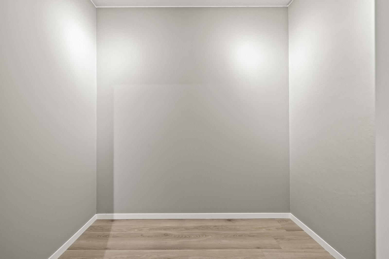En praktisk intern bod gir fleksibel lagringsplass. Galleribilde