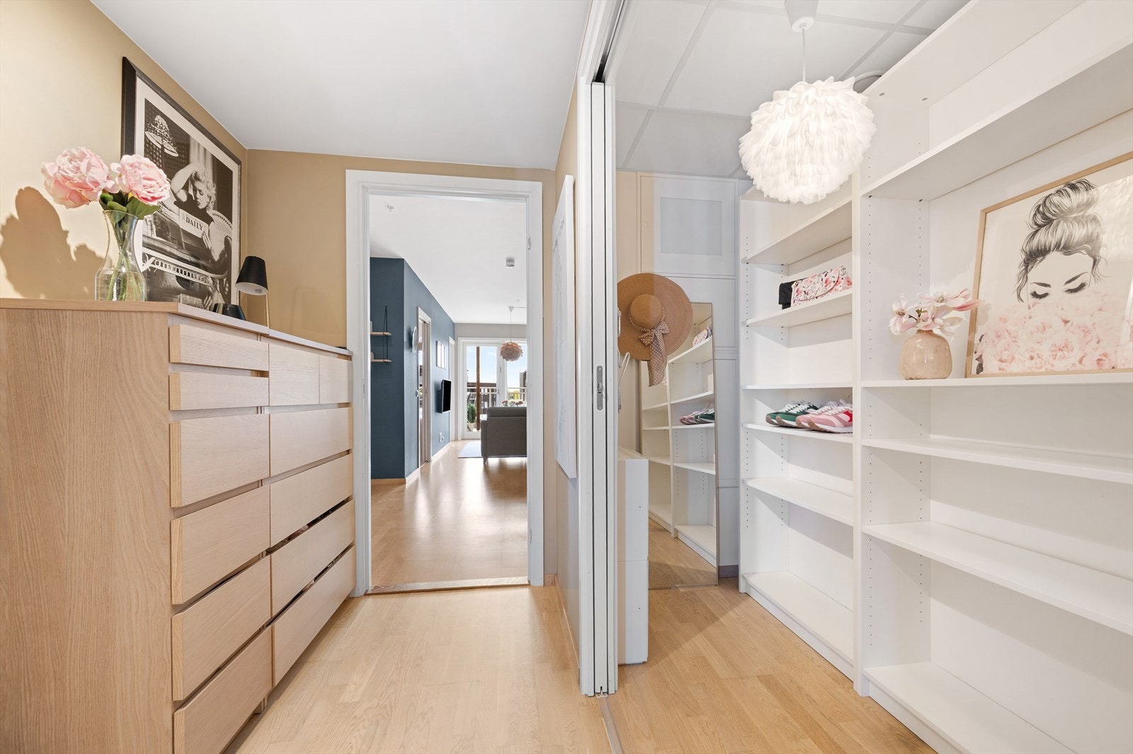I inngangspartiet har du direkte adgang til bod/walk in closet Galleribilde