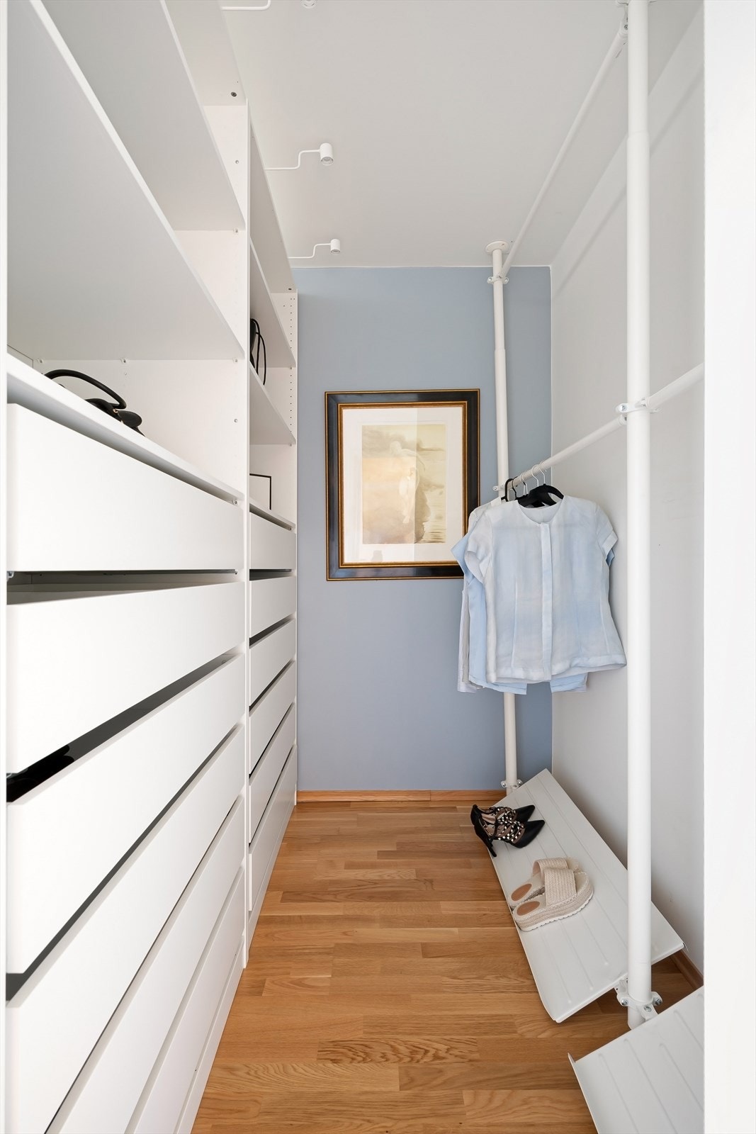 Walkin closet skapinnredning Galleribilde