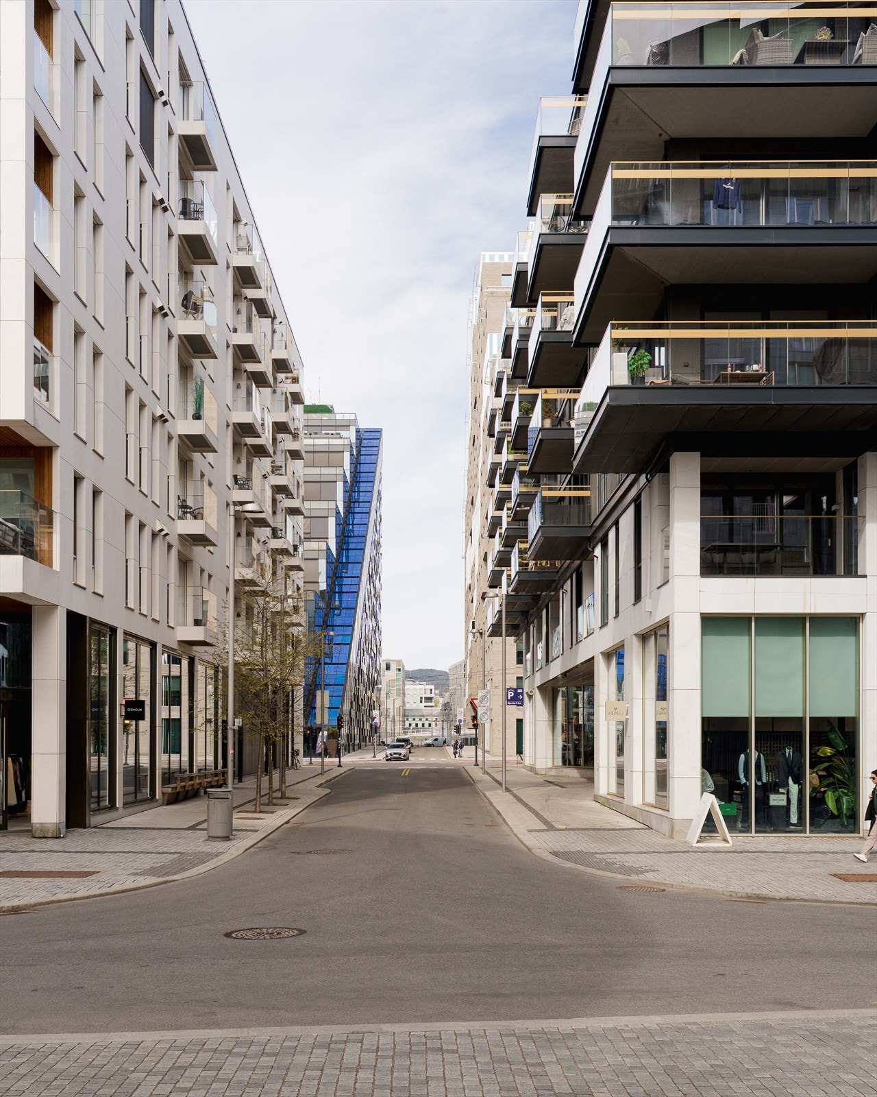 Leiligheten har en attraktiv beliggenhet i etterspurte Bjørvika/Barcode, med en sjelden kombinasjon av urbane kvaliteter og nærhet til fjorden. Galleribilde