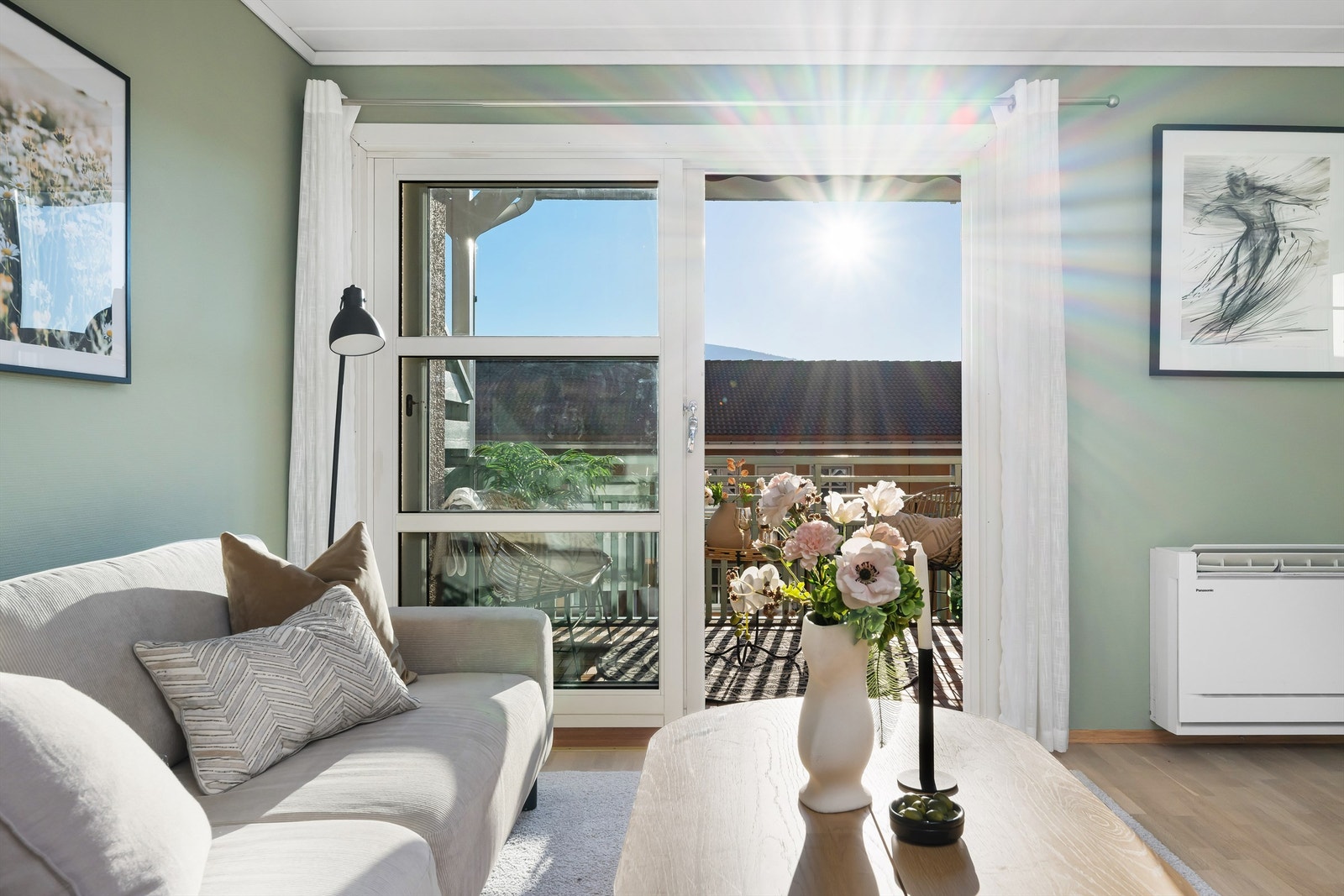 Sol til sent på kvelden midtsommers. Galleribilde