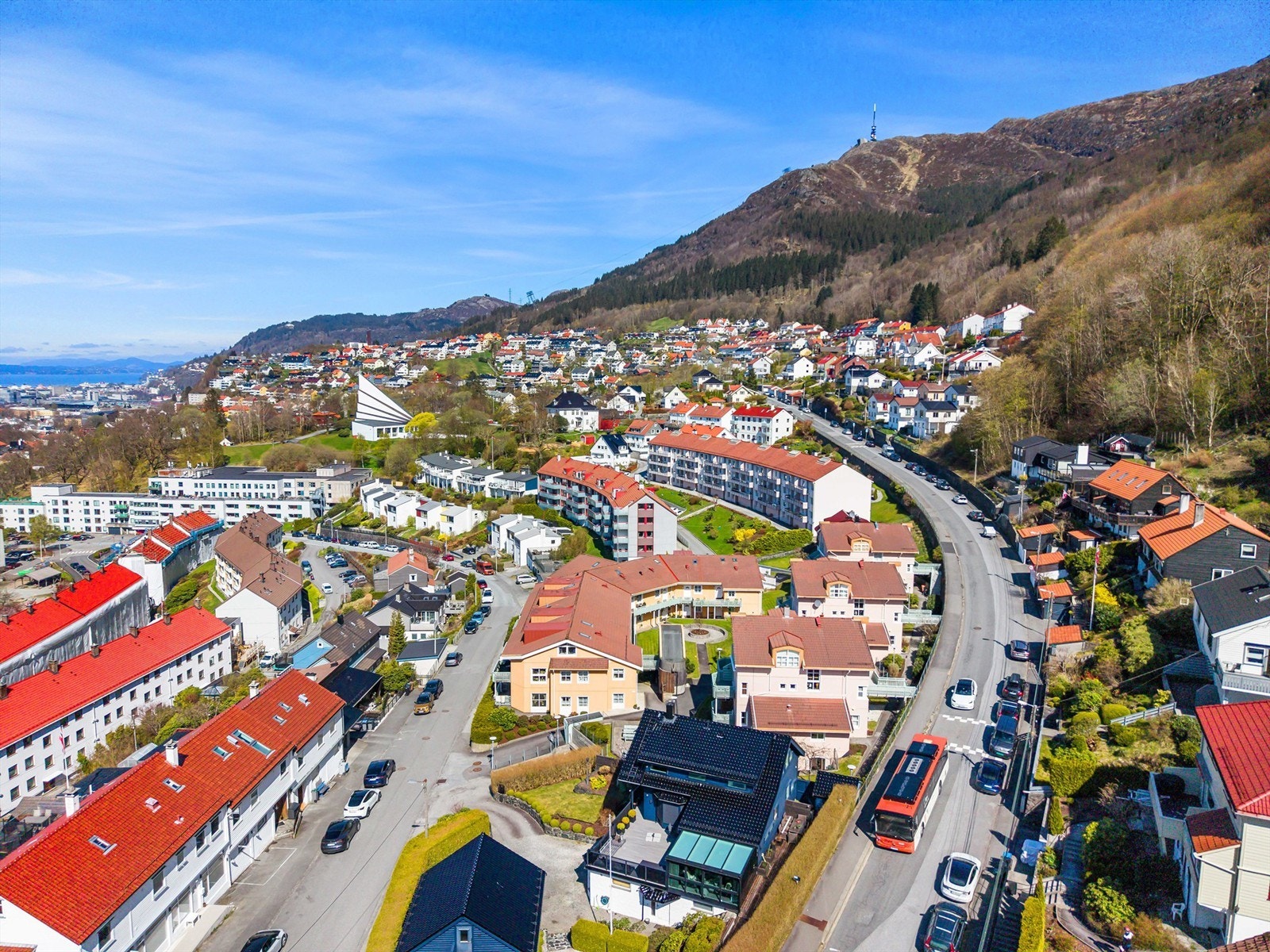 Her er det også kort vei til fjell og natur som f.eks Ulriken Og Landåsfjellet. Galleribilde