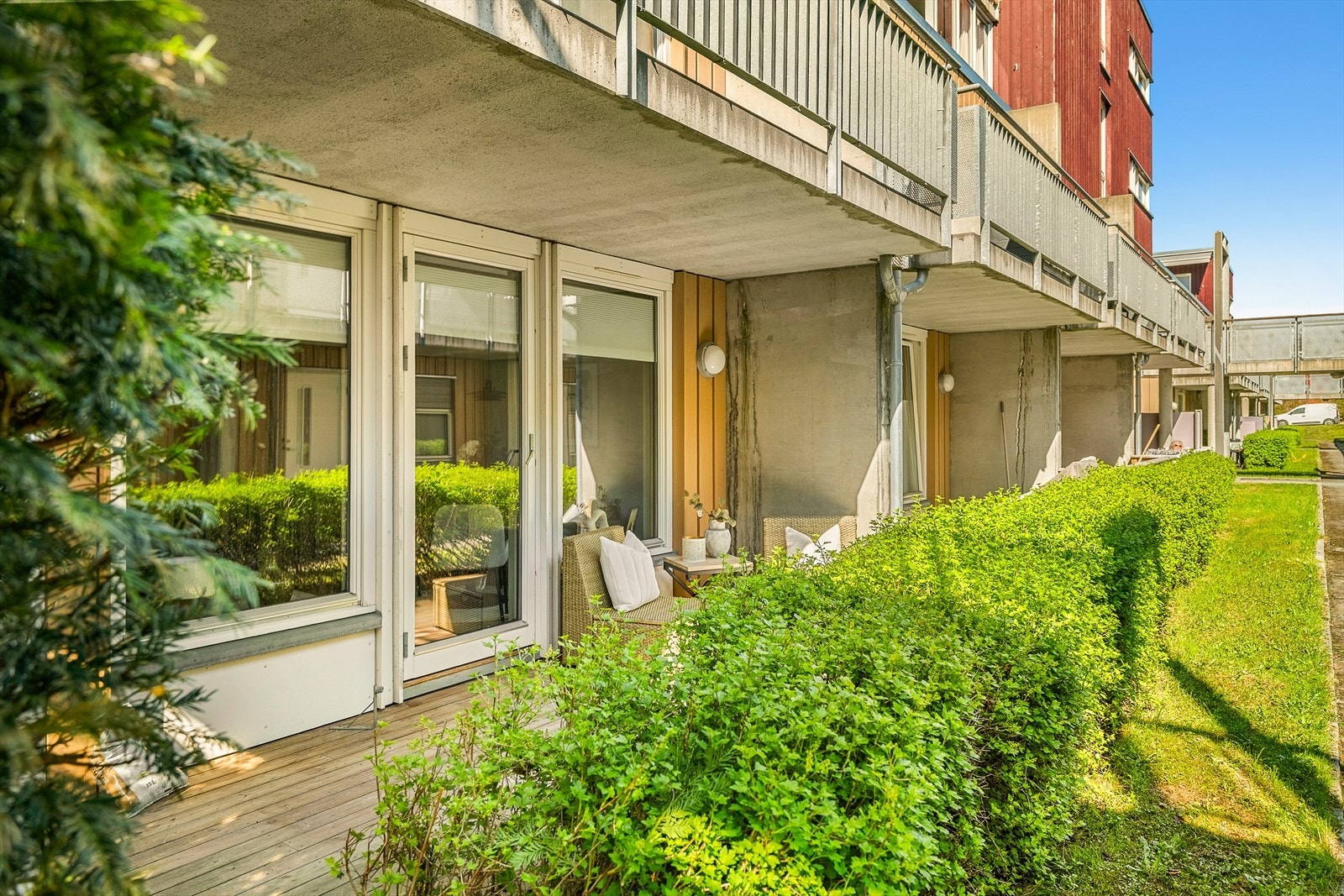 Videre vender balkongen mot rolige omgivelser. Borettslaget praktiserer ikke forkjøpsrett og du betaler heller ingen dokumentavgift ved kjøp. Galleribilde