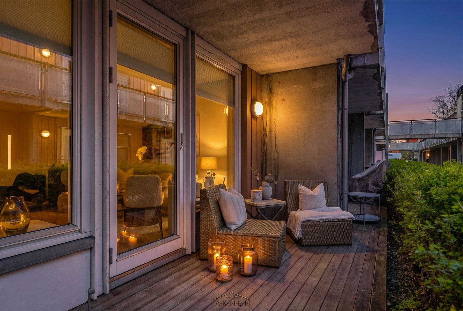 Terrassen måler hele 9m², noe som byr på gode møbleringsmuligheter. Galleribilde