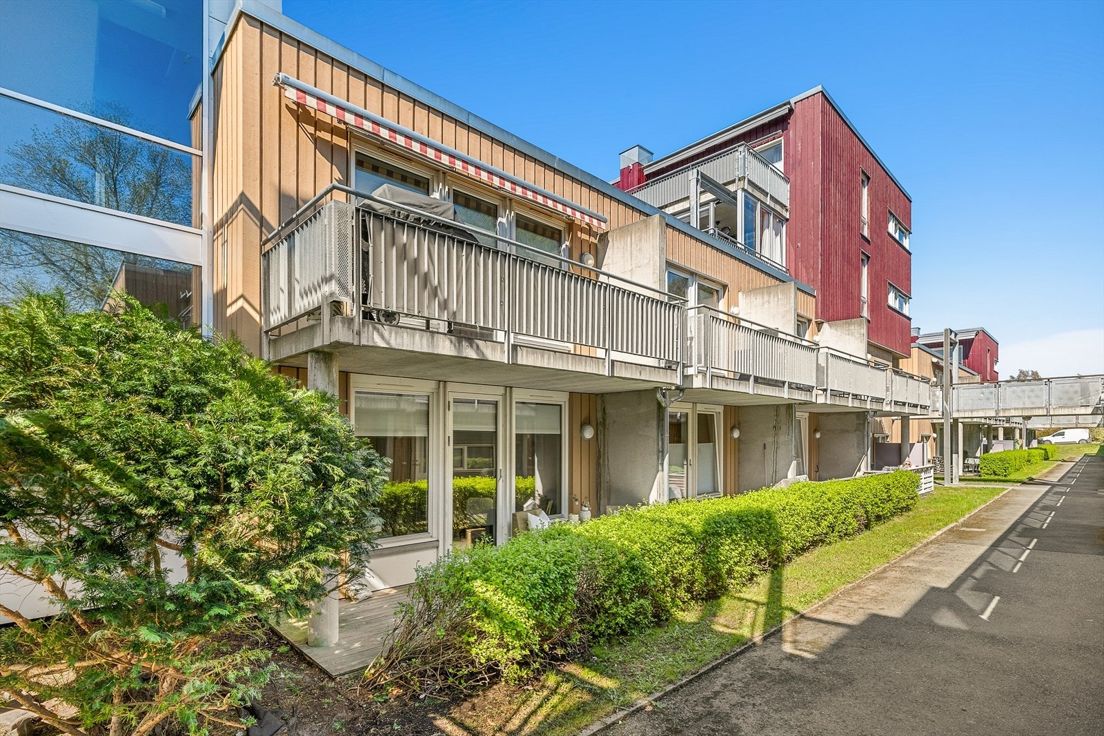 Borettslaget er veldrevet og attraktivt med en sunn økonomi. Borettslaget har nylig malt fasaden, med forventet ferdigstillelse i juni 2026. Kostnad tilknyttet maling av fasaden er allerede budsjettert inn i regnskapet. Galleribilde