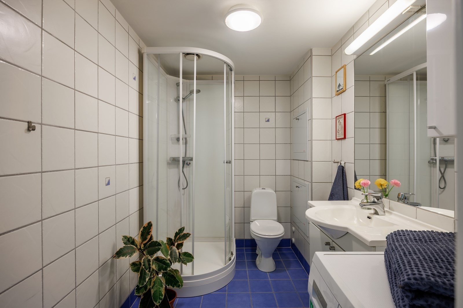 Et lyst og praktisk bad som dekker alle behov. Galleribilde
