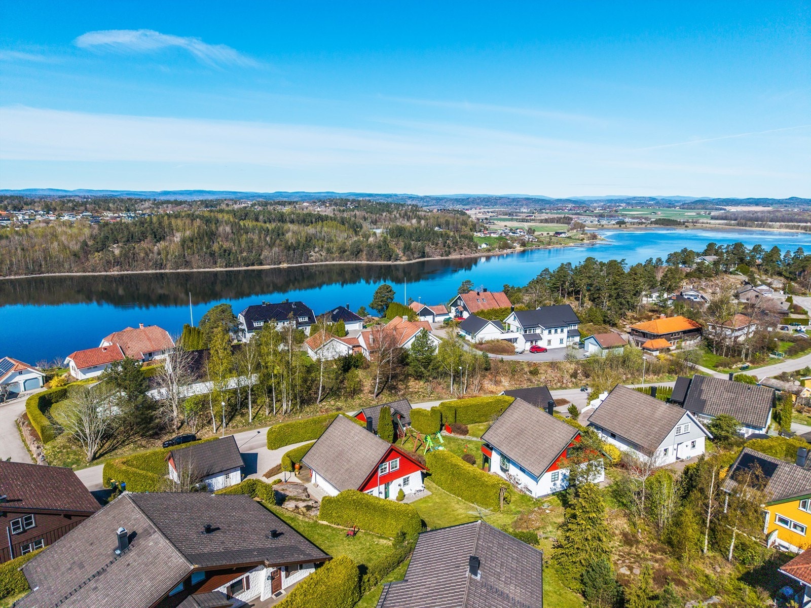 Beliggenheten byr på nærhet til både sjøen og flotte turområder. Galleribilde