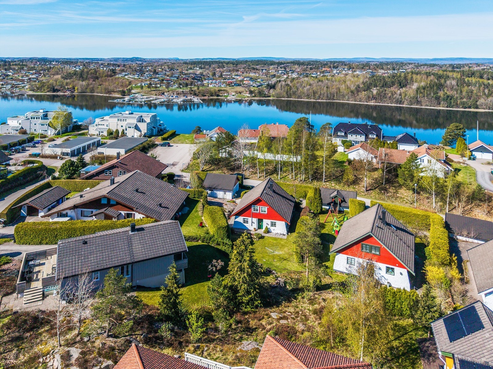 Fra eiendommen er det gangavstand til Tønsberg sentrum via gangbroen fra Kaldnes. Galleribilde
