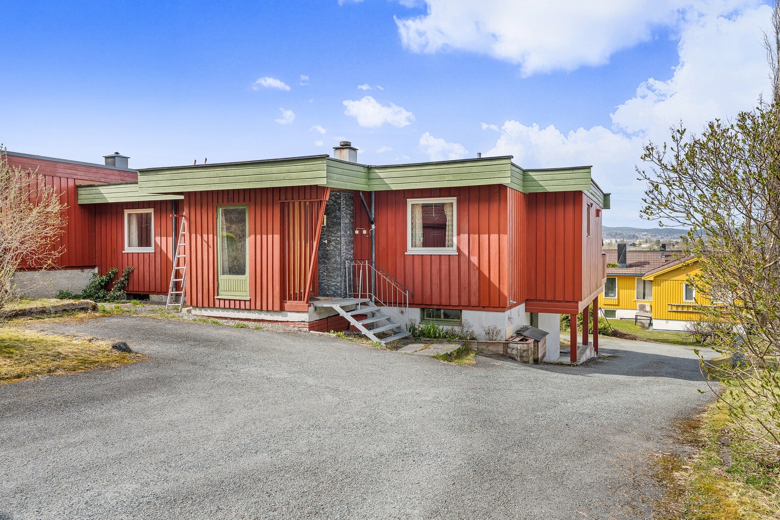 Boligen ligger fint til i et rolig og familievennlig område. Galleribilde