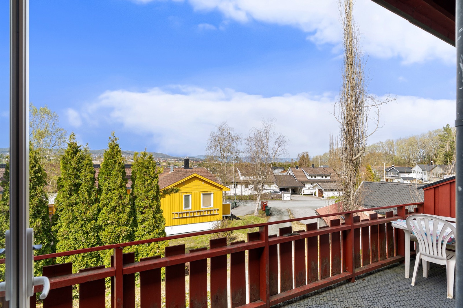 Utsikt og gode solforhold på balkongen. Galleribilde