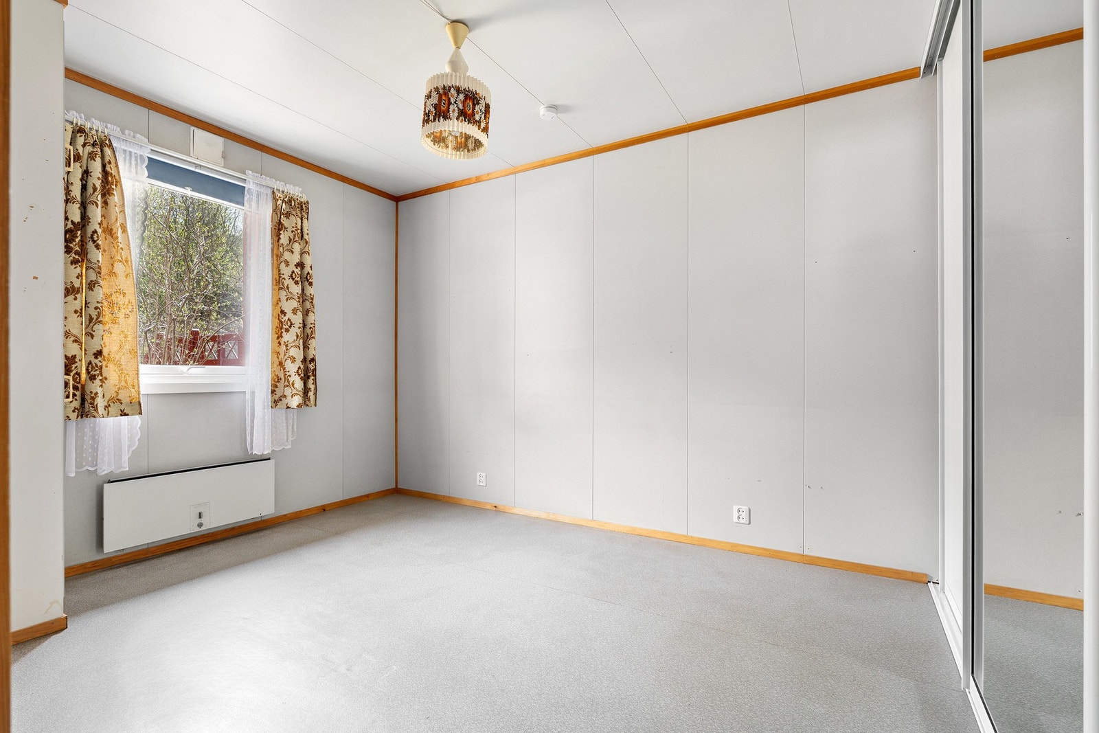 Romslig hovedsoverom i 1. etasje. Galleribilde