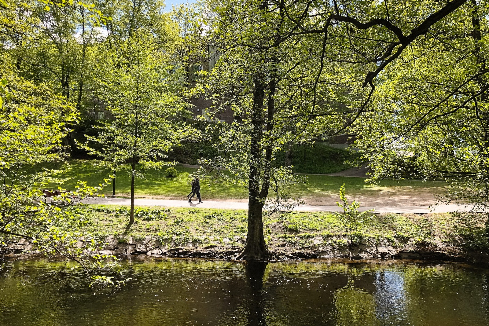 Fra leiligheten er det kort vei til de idylliske turstiene langs Akerselva. Galleribilde