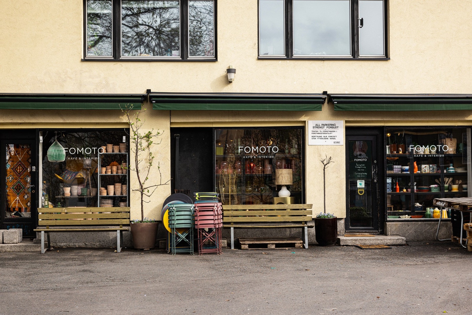 I nabolaget finner du populære steder som FOMOTO, en kombinert kafé og interiørbutikk. Galleribilde